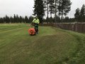 <b>Force 601 töissä golfkentällä</b><br>Force puhaltimet sopivat erinomaisesti ilmastusholkkien siivoukseen