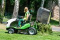 Etesia H100 III kevyt hydraulinen tyhjennys