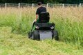 Etesia H100 III lisävarusteena saatava taaksepurkusuppilo