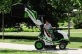 <b>DSC_8784_0</b><br>Etesia Buffalo 100 BPHPX2 korkealle kippaava säiliö