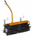 <b>AS 600_harjalaite_studio_pieni</b><br>AS 600 Multipro 2-pyörätraktorin harjalaite 100cm