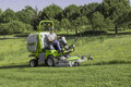 <b>FD2200 2</b><br>Grillo FD2200TS keräävä korkeanostoleikkuri työssä