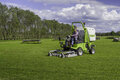 <b>FD2200_TS_netti</b><br>Grillo FD2200TS keräävä korkeanostoleikkuri työssä.