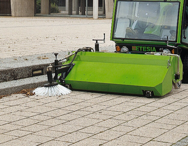 Etesia H124 avoharja
