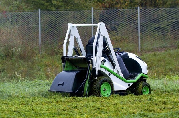 Etesia H100DX taaksepurkusuppilo