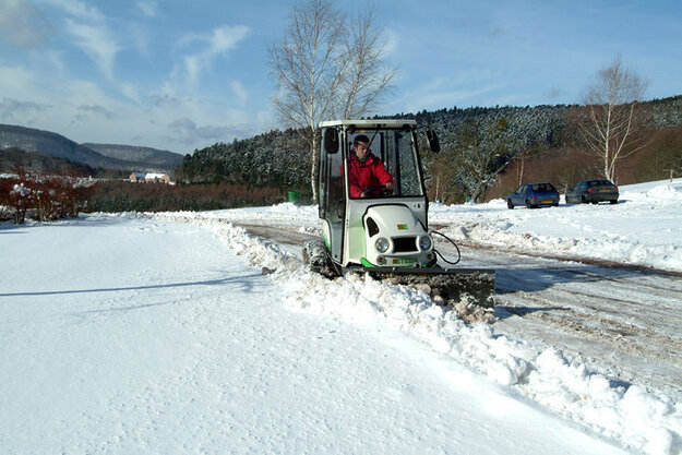 Etesia H100E ohjaamo