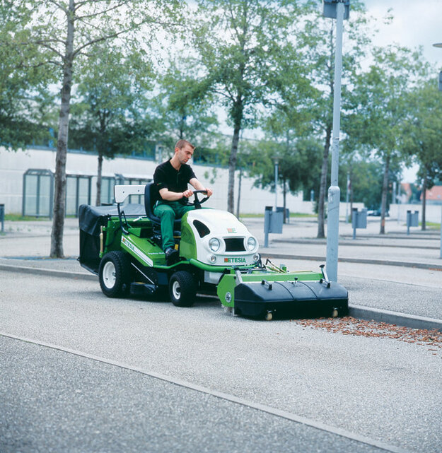 Etesia H100E avoharja