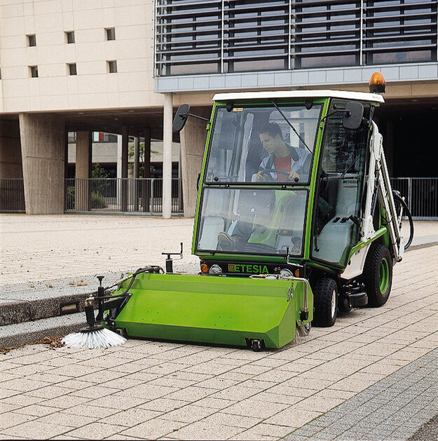 Etesia H124D ohjaamo